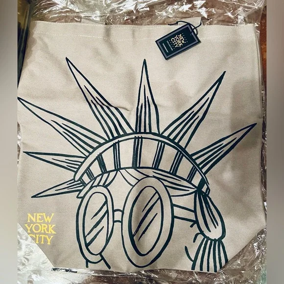 Starbucks New York City Statue of Liberty Canvas Tote Bag - Picture 2 of 5